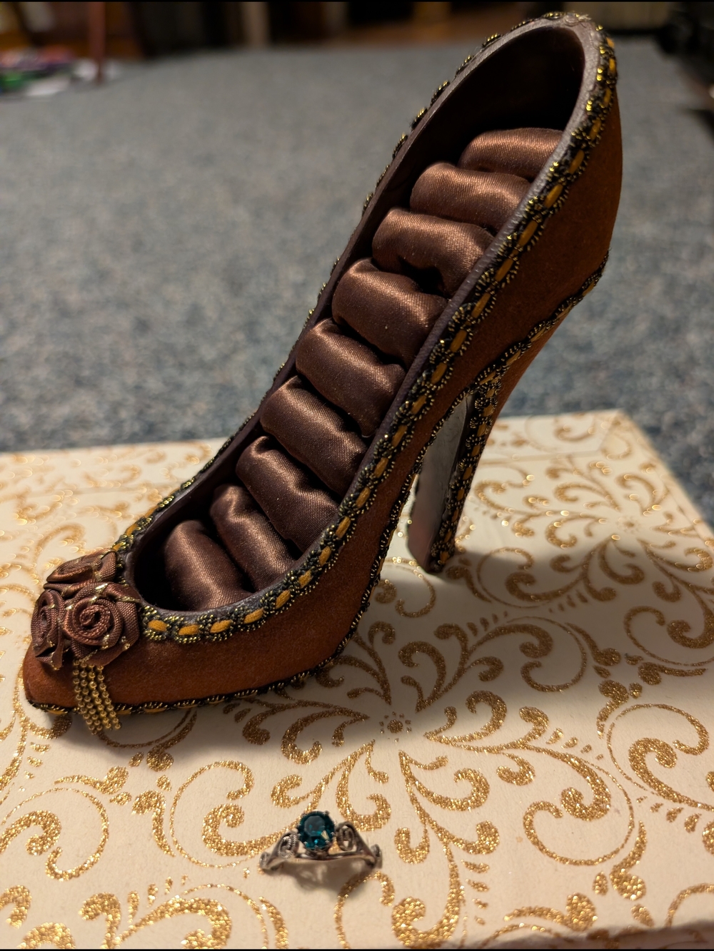 Brown Decorative High-Heel Jewelry Holder